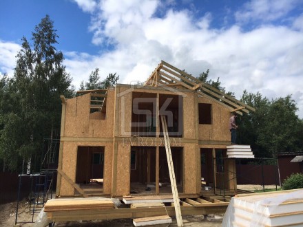 Строительство дома из СИП панелей по индивидуальному проекту в п.Озерки Ленинградской области.